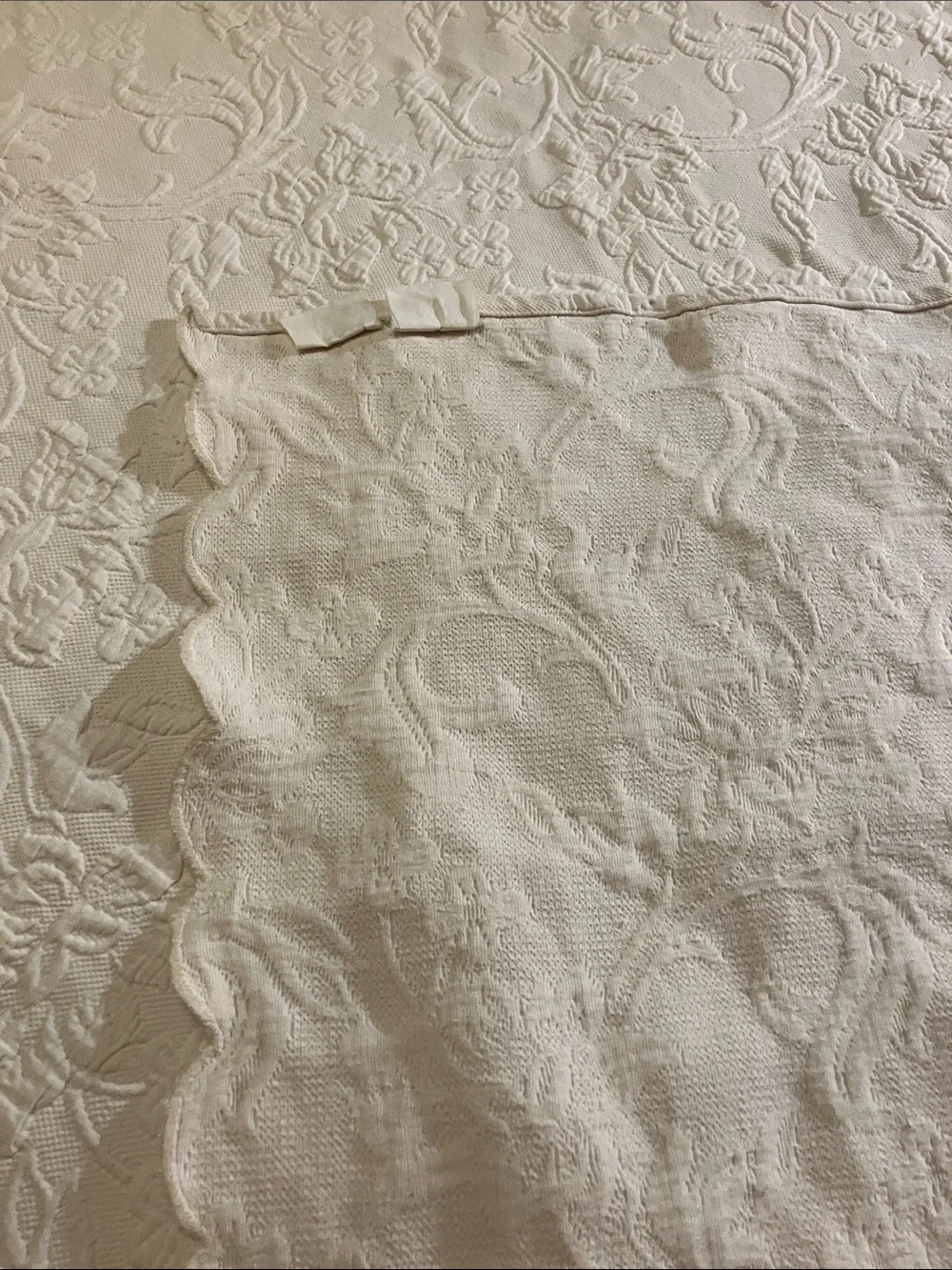 Cotton Matelasse floral bedspread Twin with scalloped edges